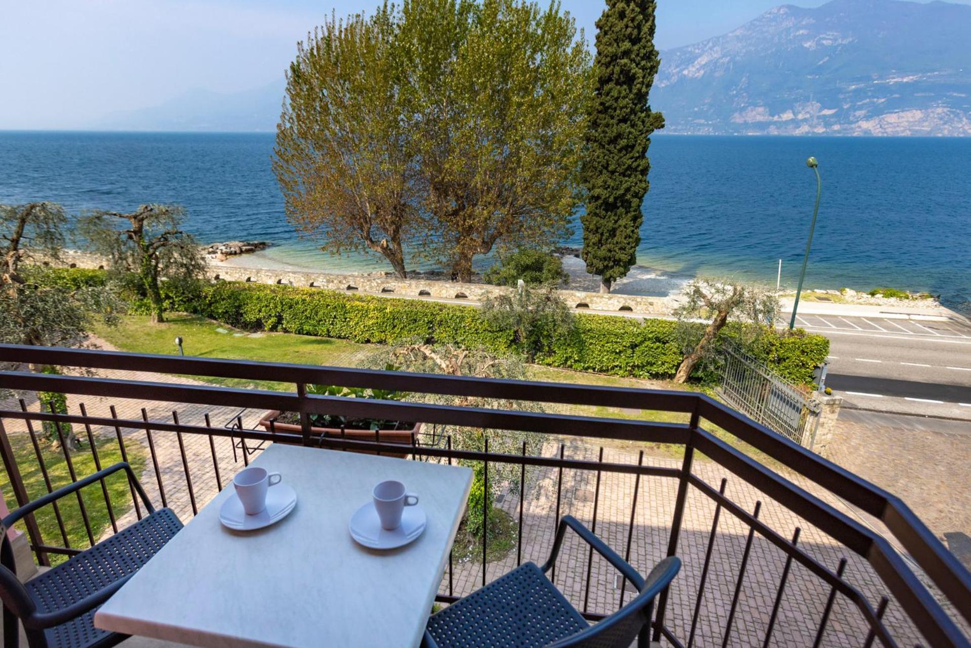 Residence Solei Classic & Plus Brenzone sul Garda Exterior foto
