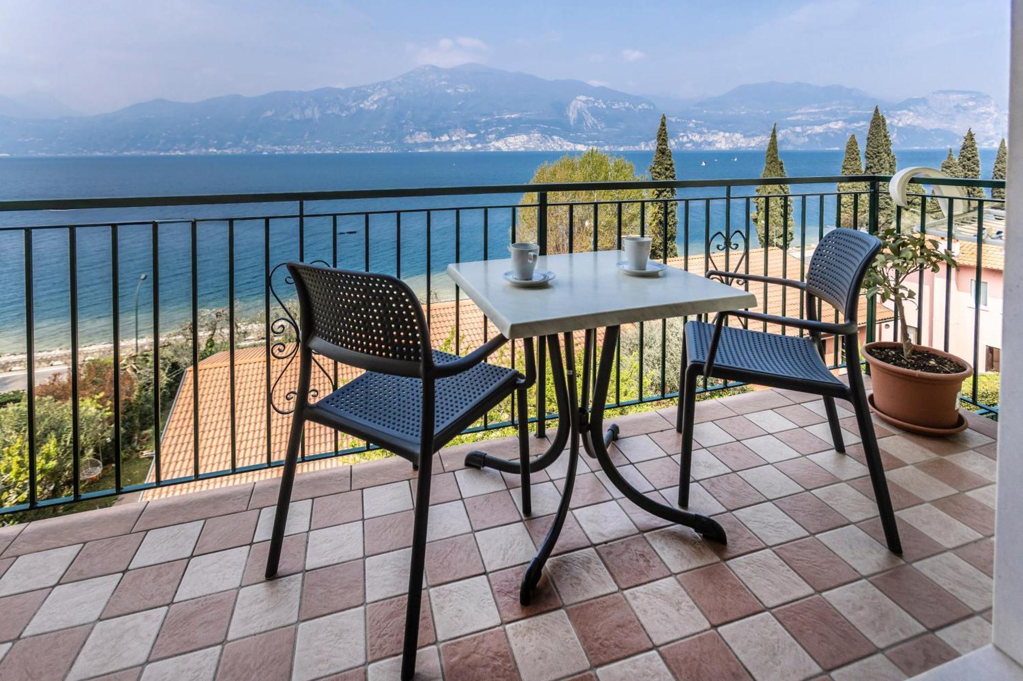 Residence Solei Classic & Plus Brenzone sul Garda Exterior foto
